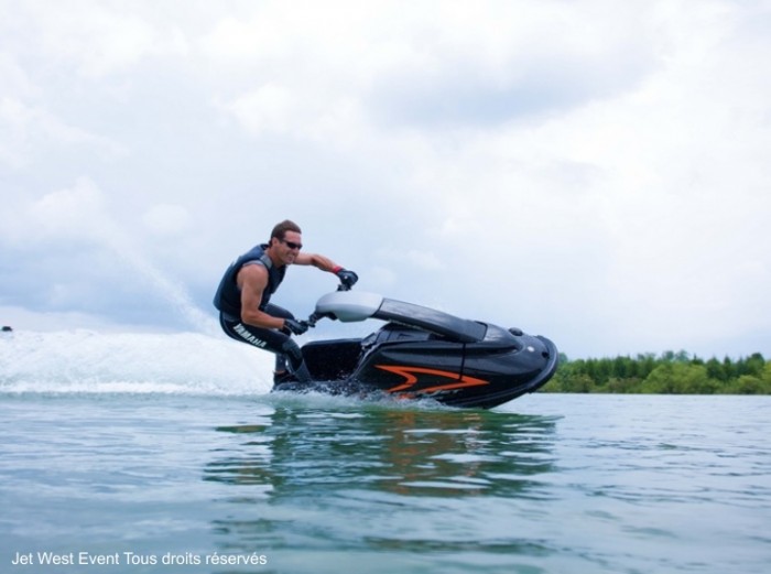 Sports nautiques et jet ski pendant votre séjour de groupe en vendée