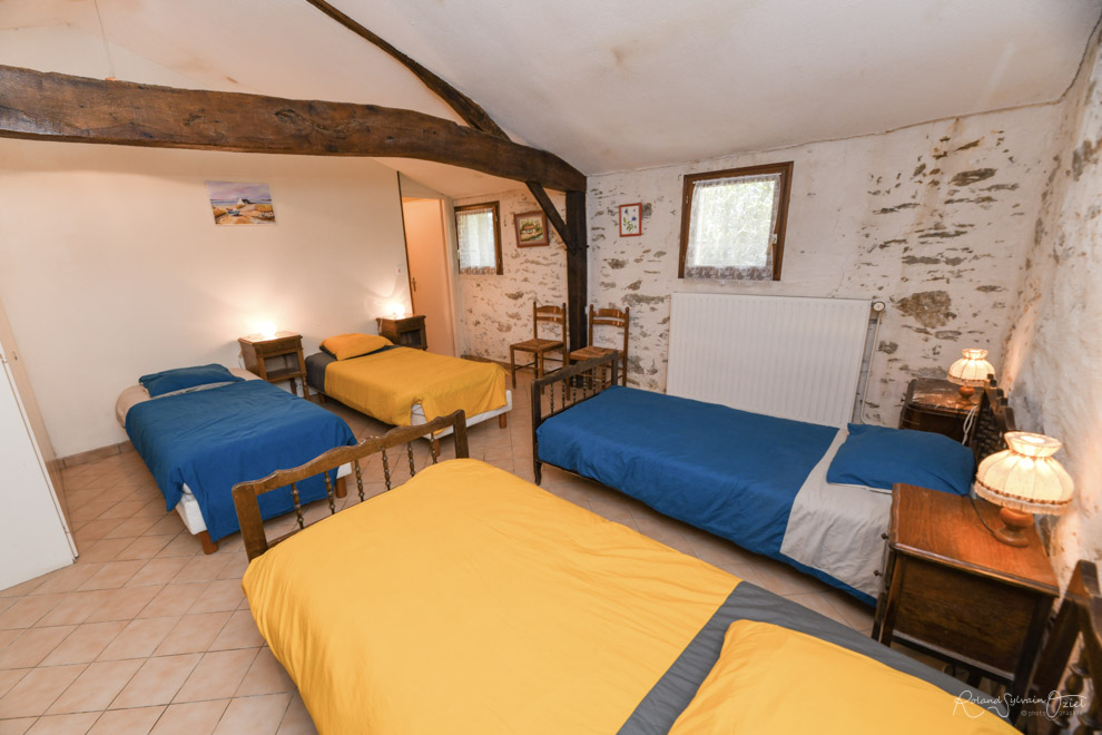 Chambre jonquille gîte de groupe la Vergne en Vendée