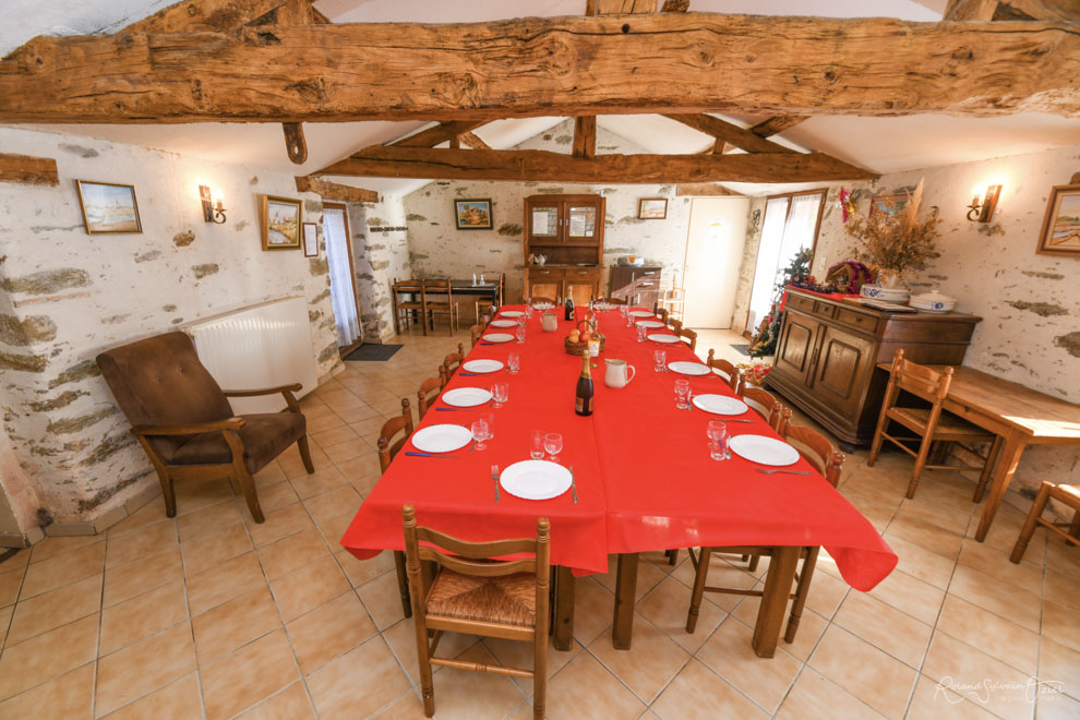 Gîte de groupe en Vendée avec une salle pour se réunir