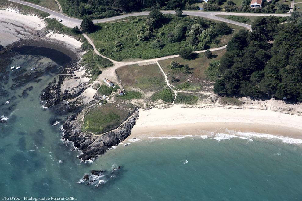 Les paysages de l'Ile d'Yeu plage ou côte rocheuse 